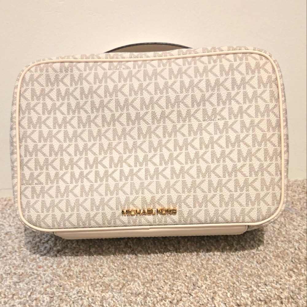 Michael Kors Jet Set Travel Large Toiletry Bag